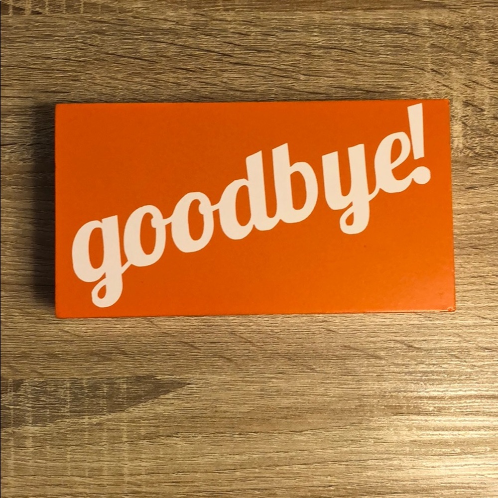 Hello/Goodbye Décor - Picture 2 of 5
